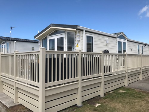 Static caravan with hot - caravan, tub
